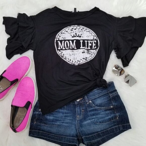 PROUD TO BE A MOM! GRAB THIS GRAPHIC TOP - Picture 2 of 4